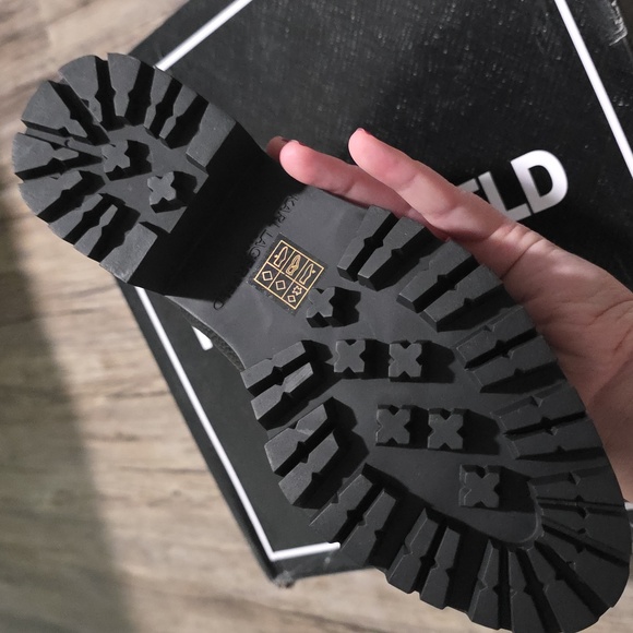 Karl Lagerfeld Paris Women's Pierson Lug Sole Chelsea Boot with Chain Embellishm - Picture 5 of 8